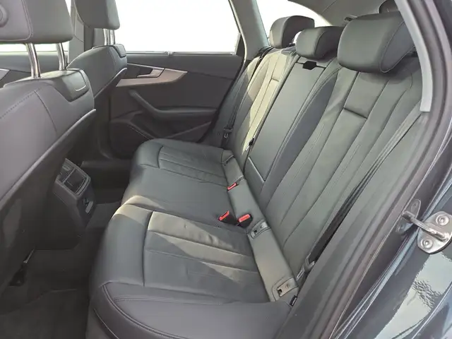 Audi A4 view 10