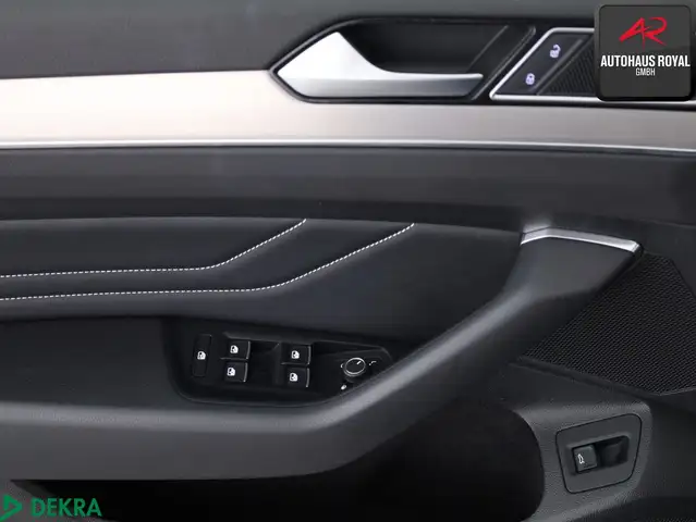 Volkswagen Passat view 14