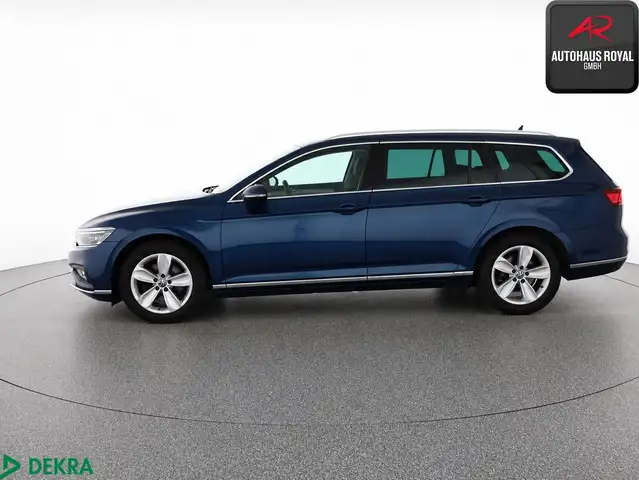 Volkswagen Passat view 2