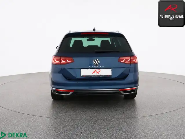 Volkswagen Passat view 4
