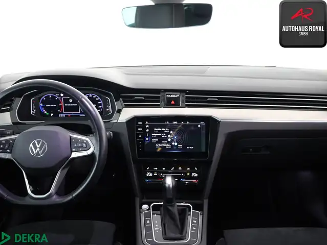 Volkswagen Passat view 9