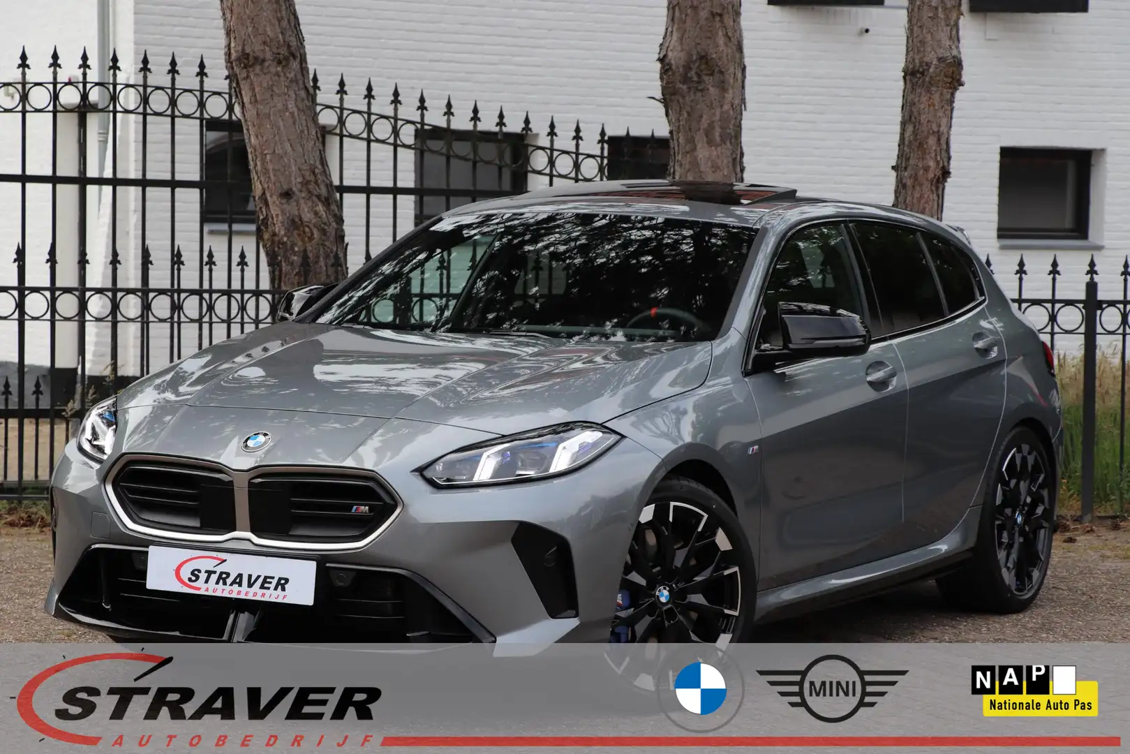 BMW 135 1-serie M135 xDrive |Panoramadak |Premium pack Grau - 1