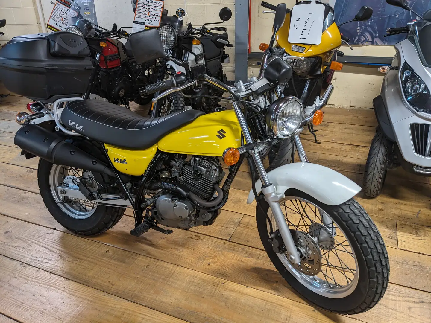 Suzuki VanVan 125 - 1