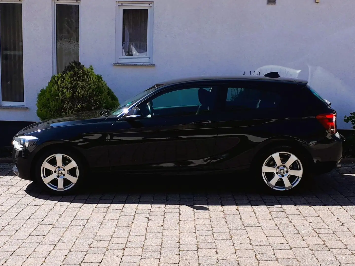 BMW 114 1er Diesel (3-Türer) 114d Schwarz - 1
