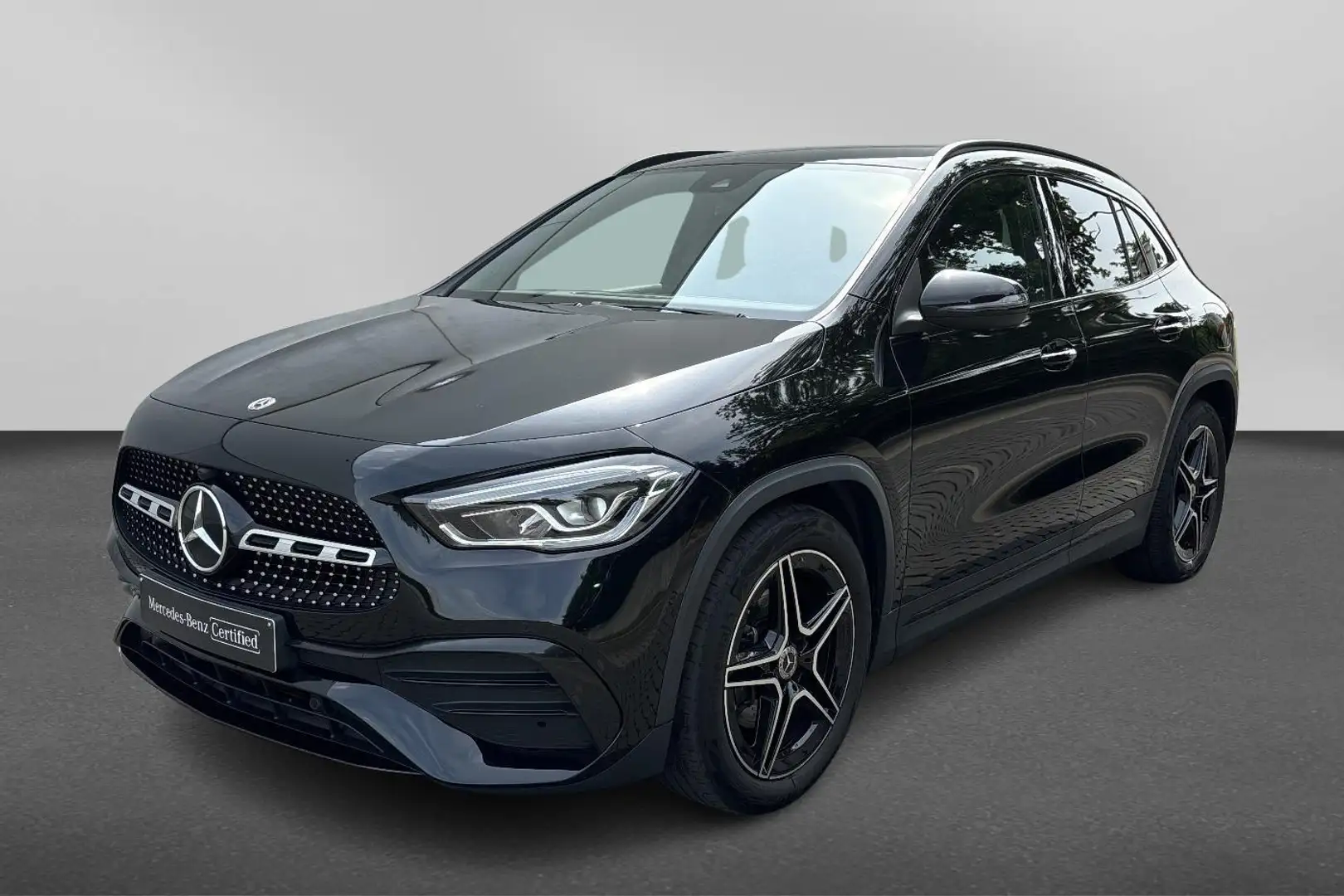 Mercedes-Benz GLA 200 200d AMG-Line Zwart - 1