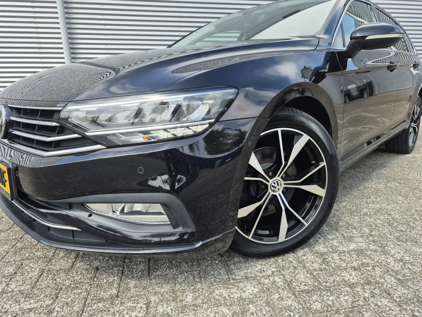 Volkswagen Passat Variant 1.5 TSI Comfort Business Automaat, airco,cruise,na Zwart - 2