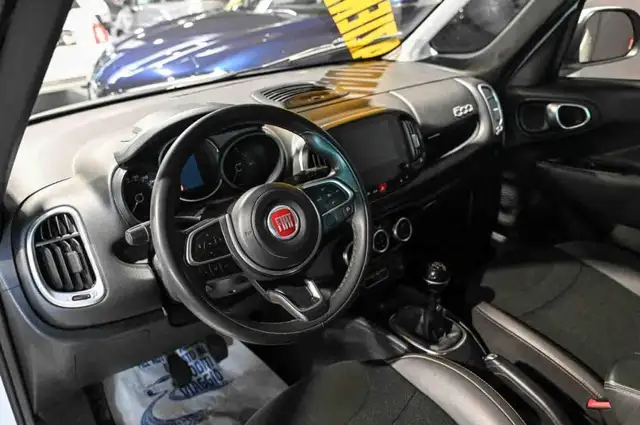 Fiat 500L view 10