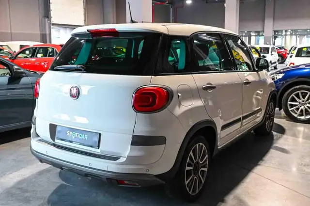 Fiat 500L view 5