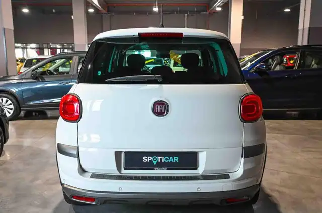 Fiat 500L view 6