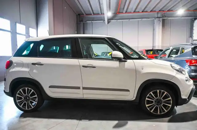 Fiat 500L view 4