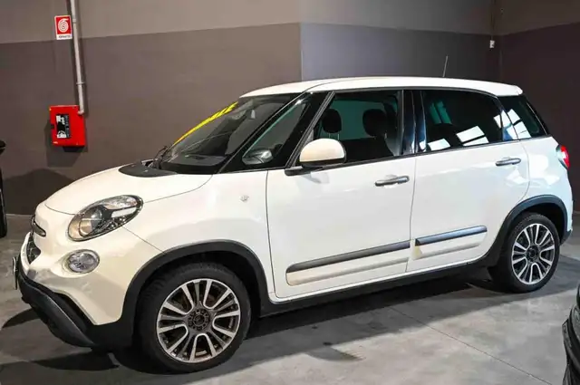Fiat 500L view 8