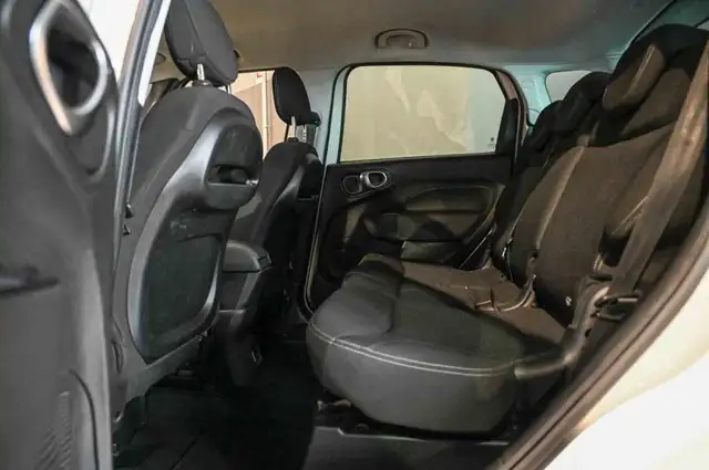 Fiat 500L view 13
