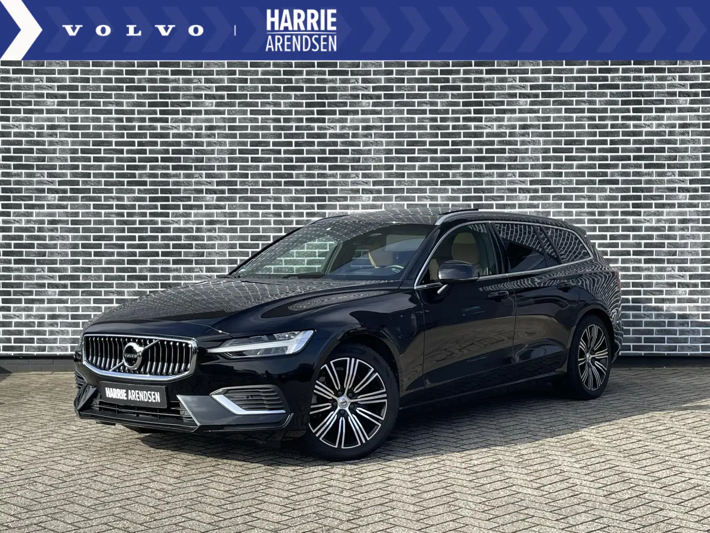 Volvo V60 Twin Engine T6 AWD Inscription | Trekhaak | Panora Zwart - 1