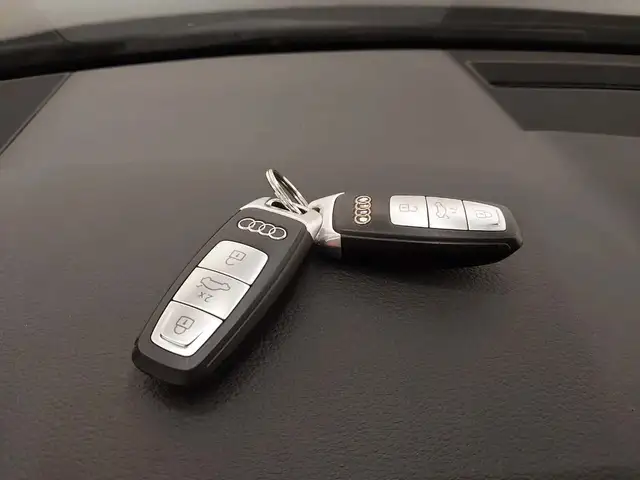 Audi A6 view 16