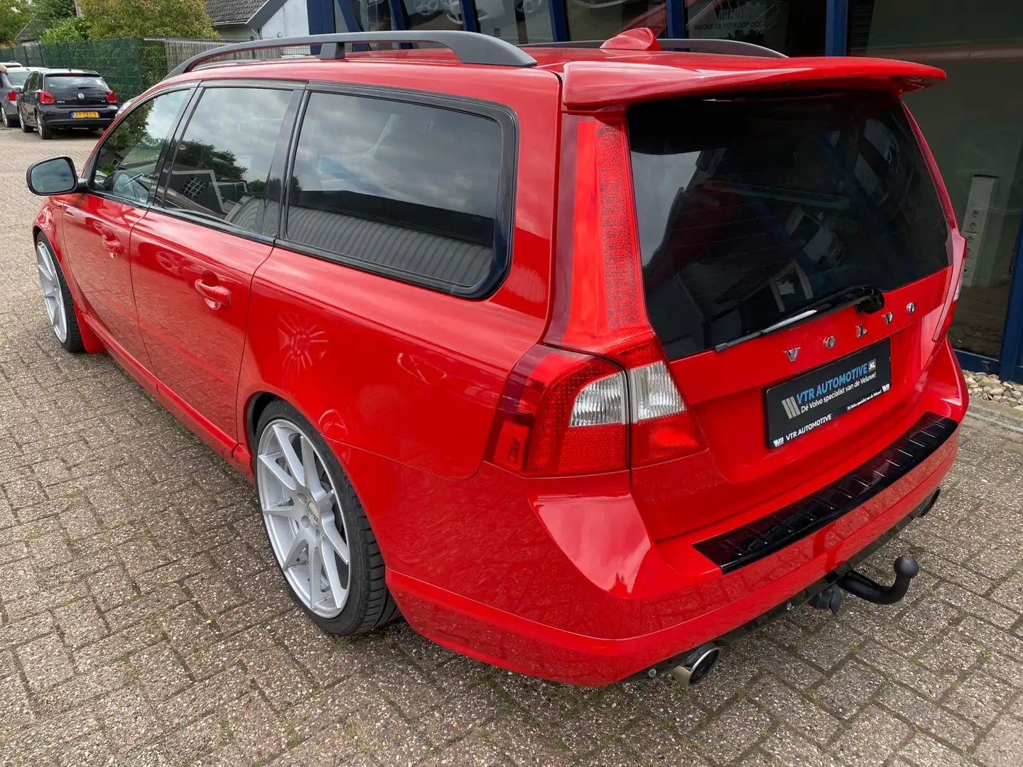 Volvo V70 2.5FT R-Design Automaat 230PK LEER / XENON / PDC / Rosso - 2