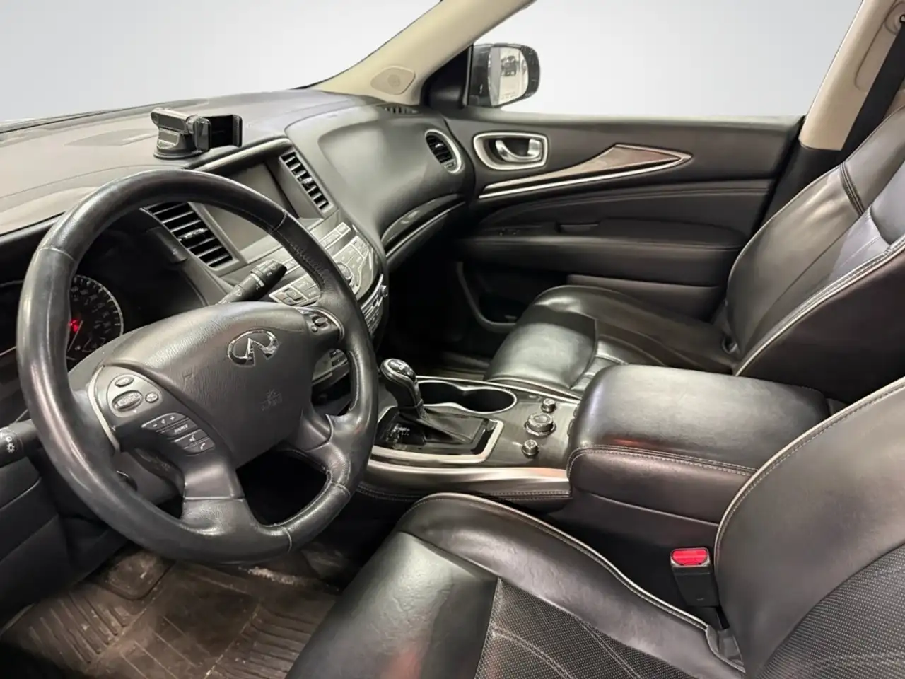 Infiniti QX60 снимка Infiniti QX60