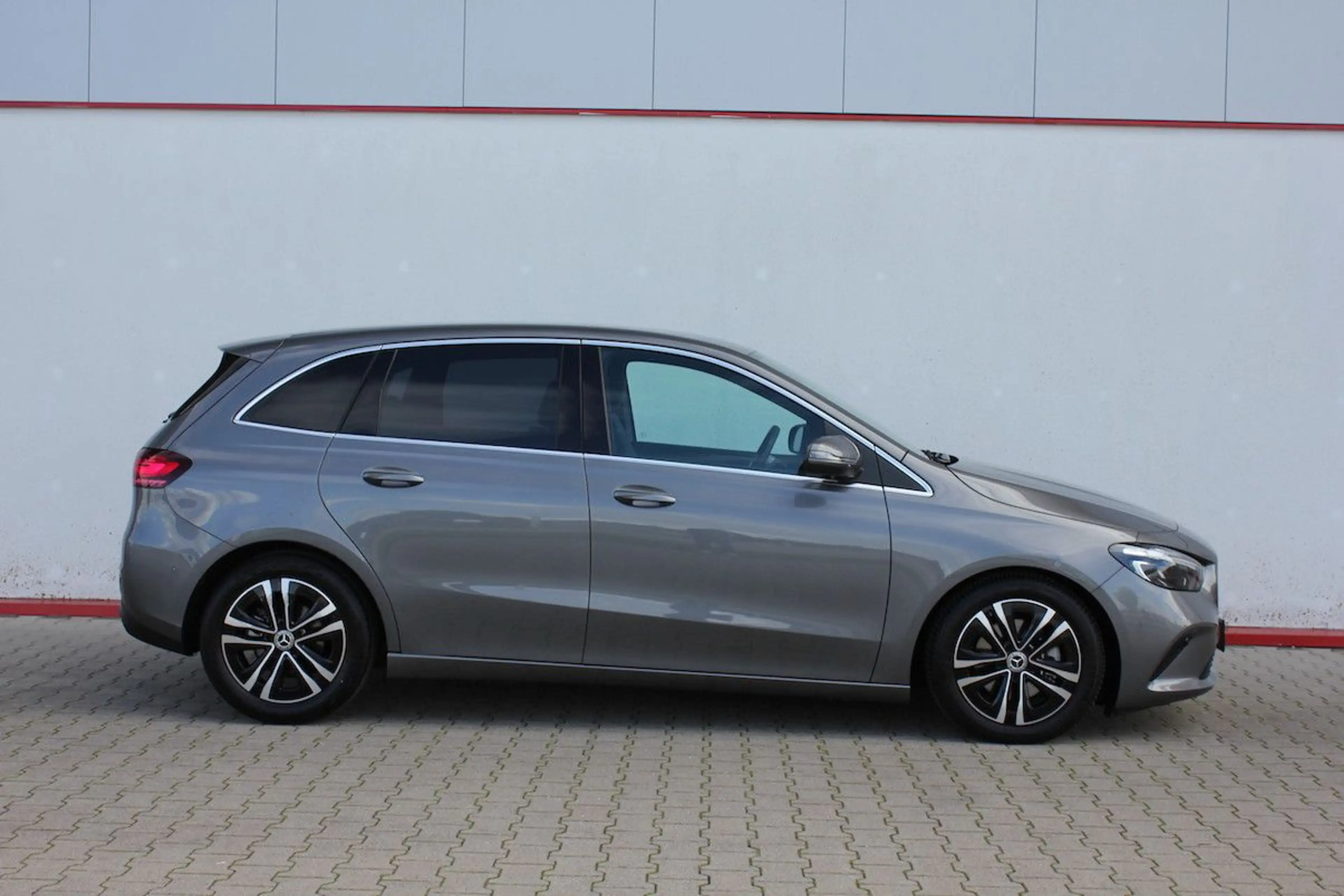Mercedes-Benz B 180 d 8G Progressive Line Urban 458 WideScreen — photo 3