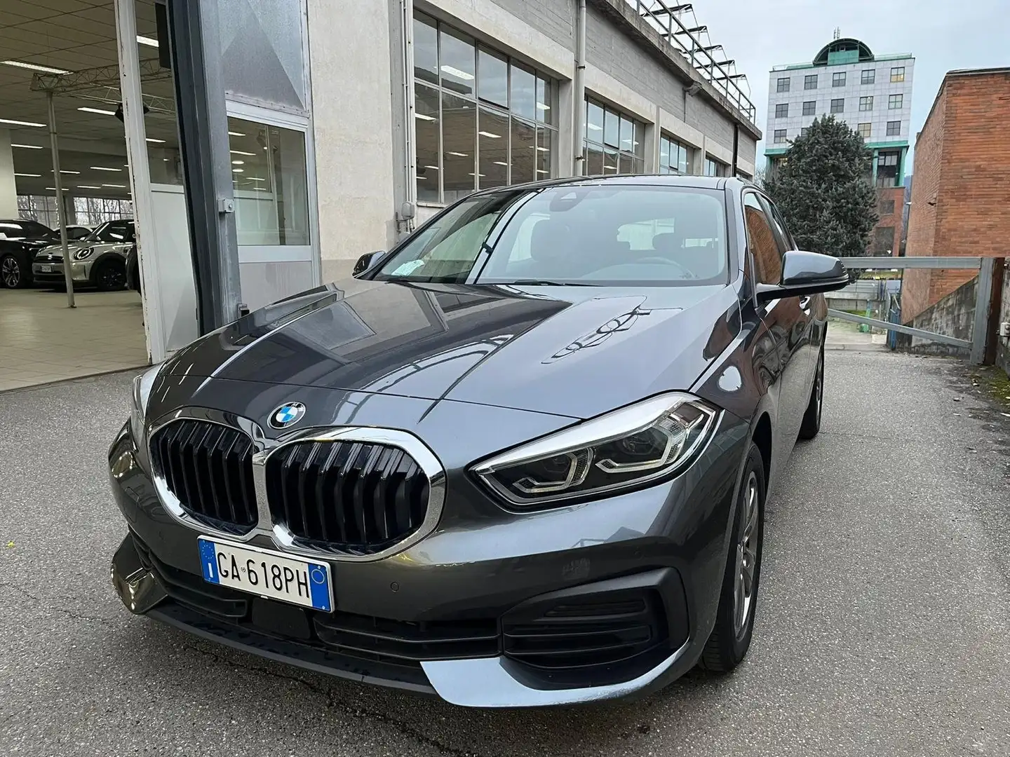 BMW 118 118d Business Advantage auto Gris - 1
