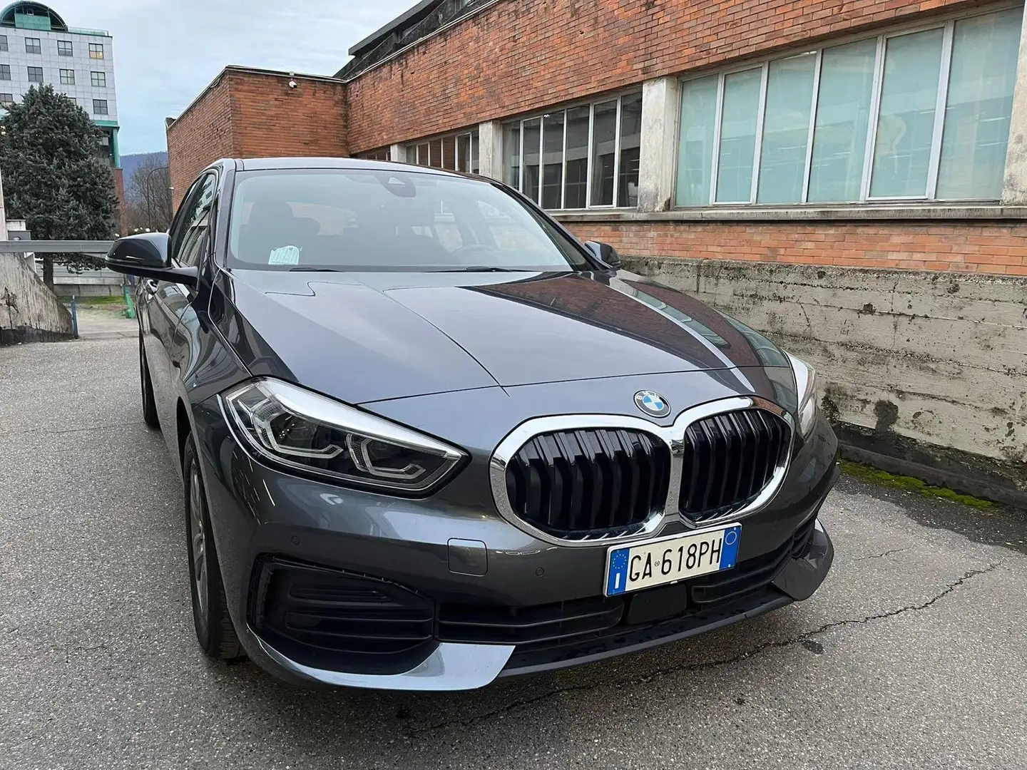 BMW 118 118d Business Advantage auto Gris - 2