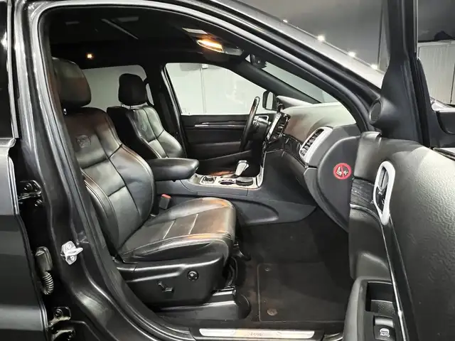 Jeep Grand Cherokee view 12
