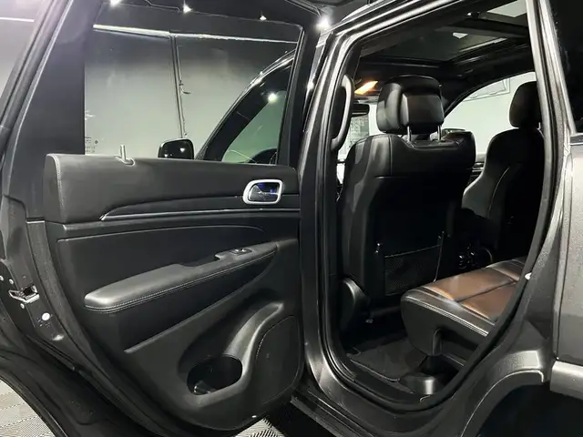 Jeep Grand Cherokee view 11