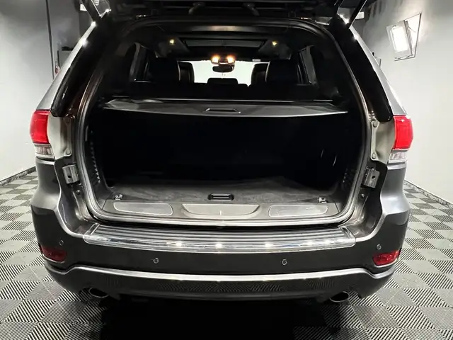 Jeep Grand Cherokee view 8