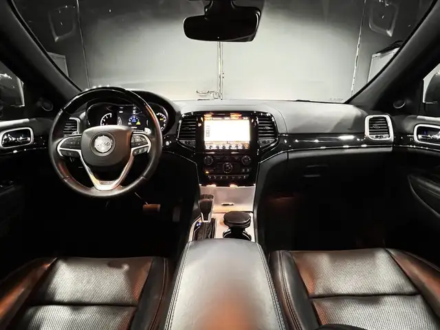 Jeep Grand Cherokee view 14
