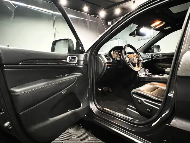 Jeep Grand Cherokee view 10