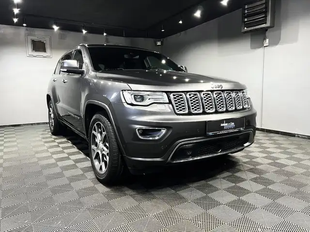 Jeep Grand Cherokee view 2