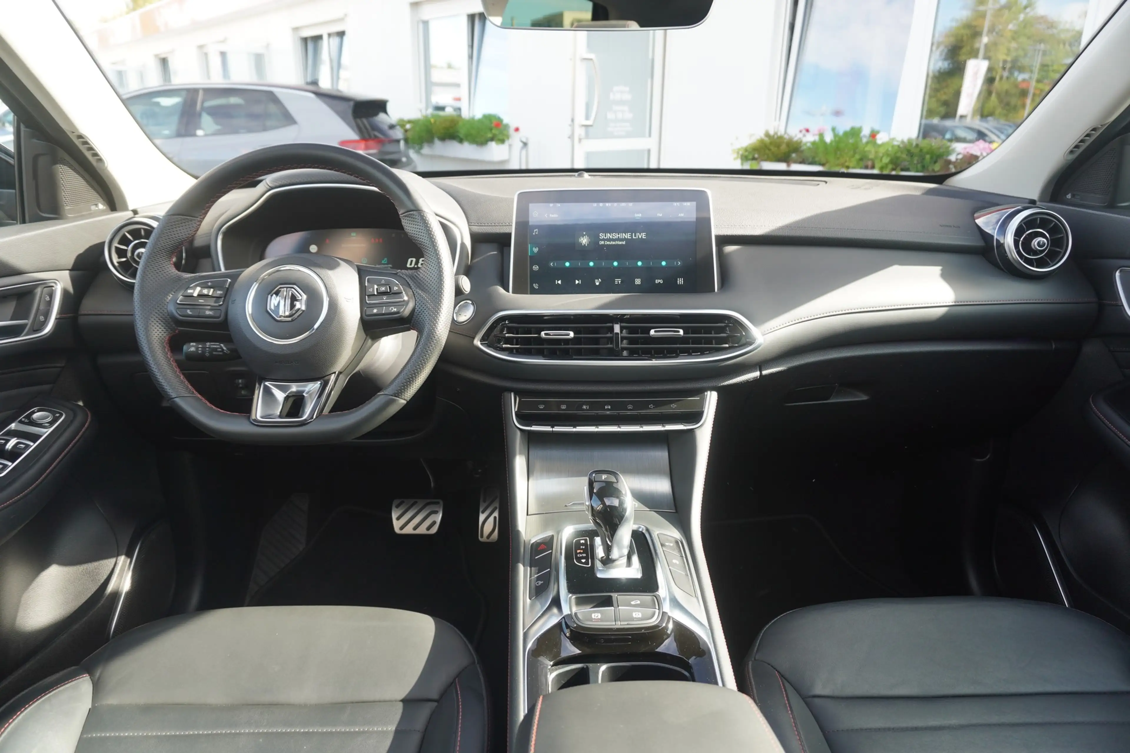 MG HS 1.5 T GDI 125 kW Luxury LED Panorama 360° ACC — photo 14