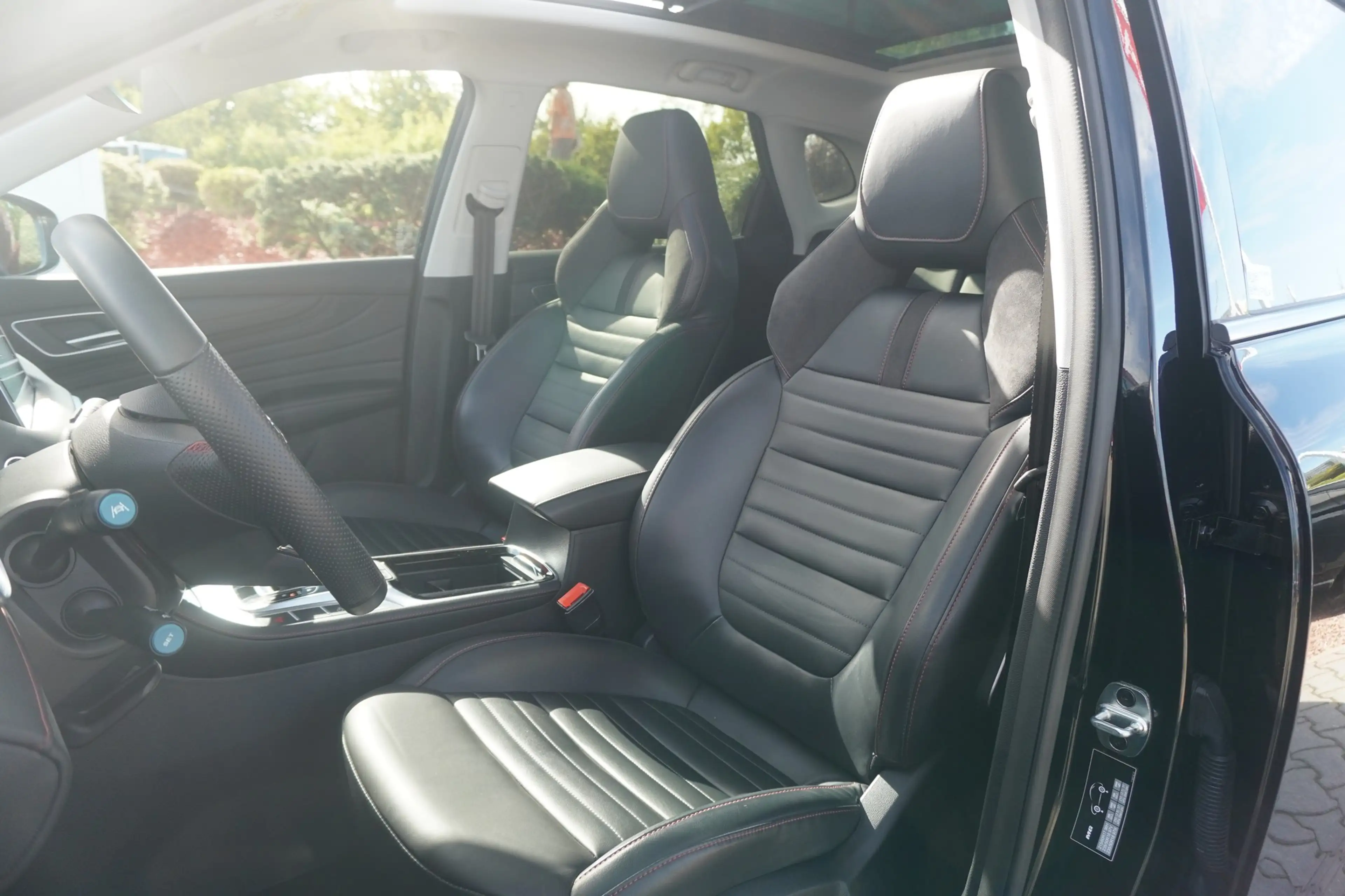 MG HS 1.5 T GDI 125 kW Luxury LED Panorama 360° ACC — photo 11