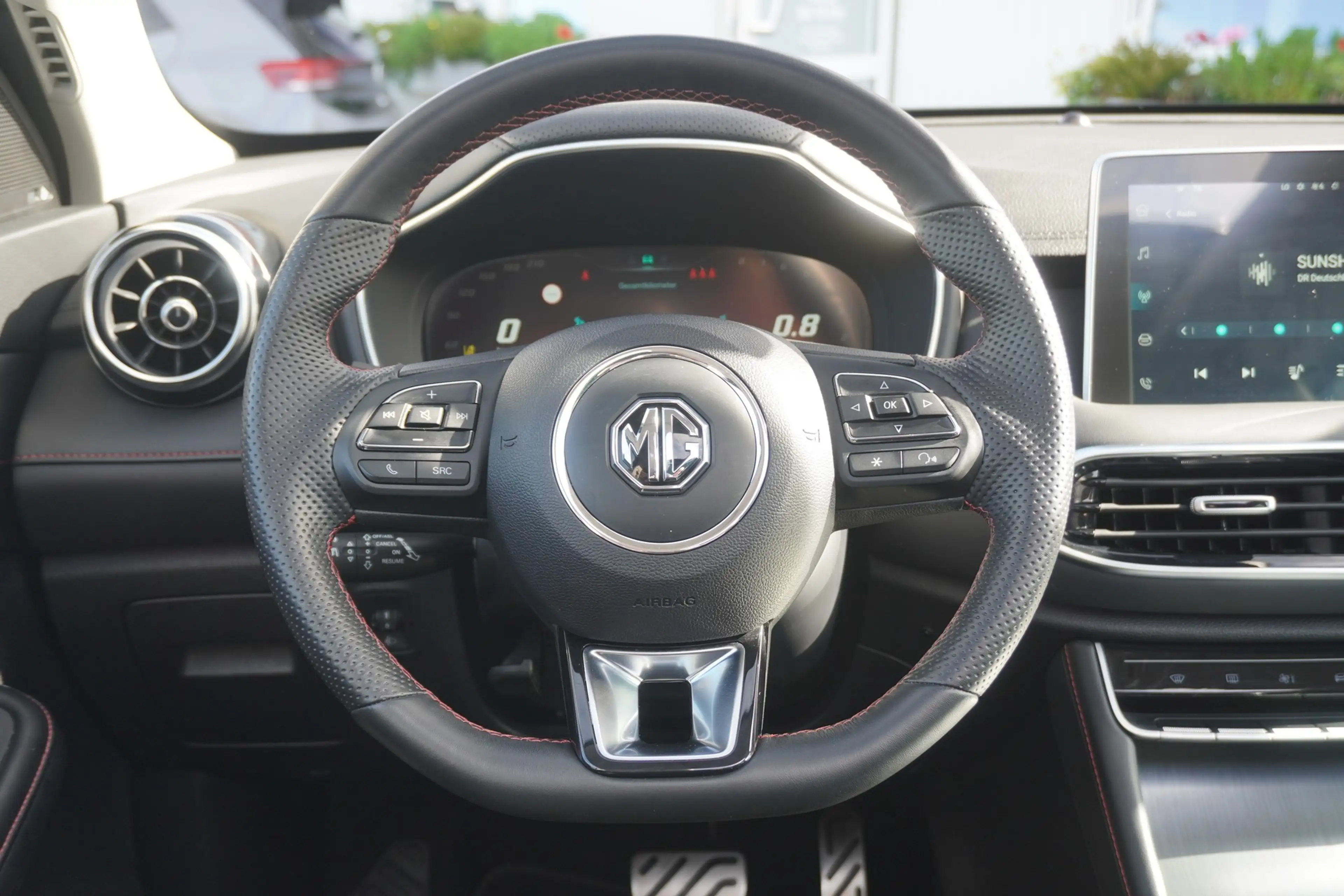 MG HS 1.5 T GDI 125 kW Luxury LED Panorama 360° ACC — photo 15