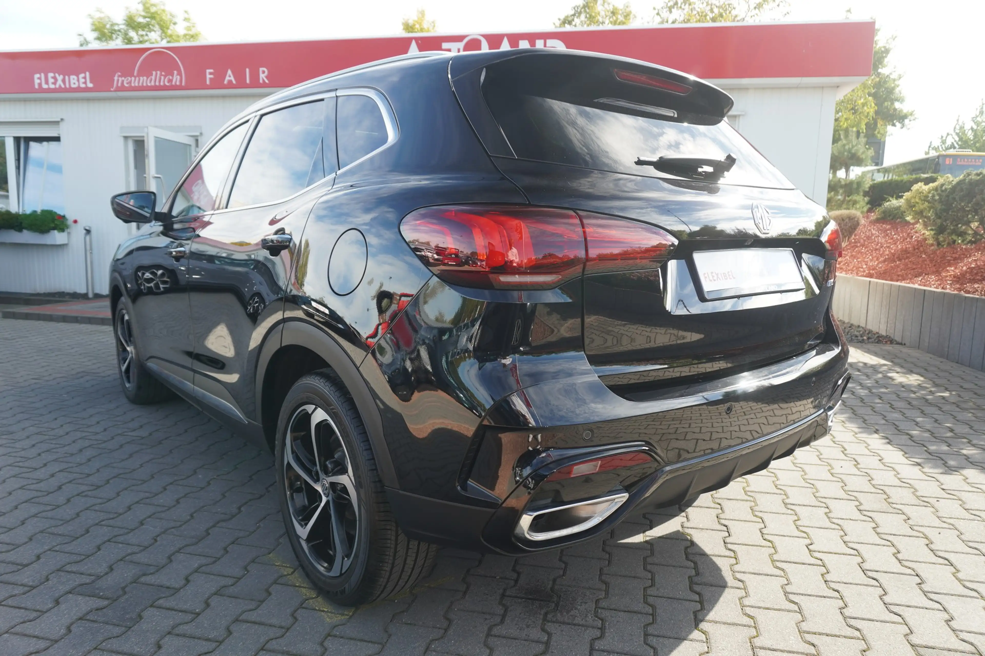 MG HS 1.5 T GDI 125 kW Luxury LED Panorama 360° ACC — photo 4