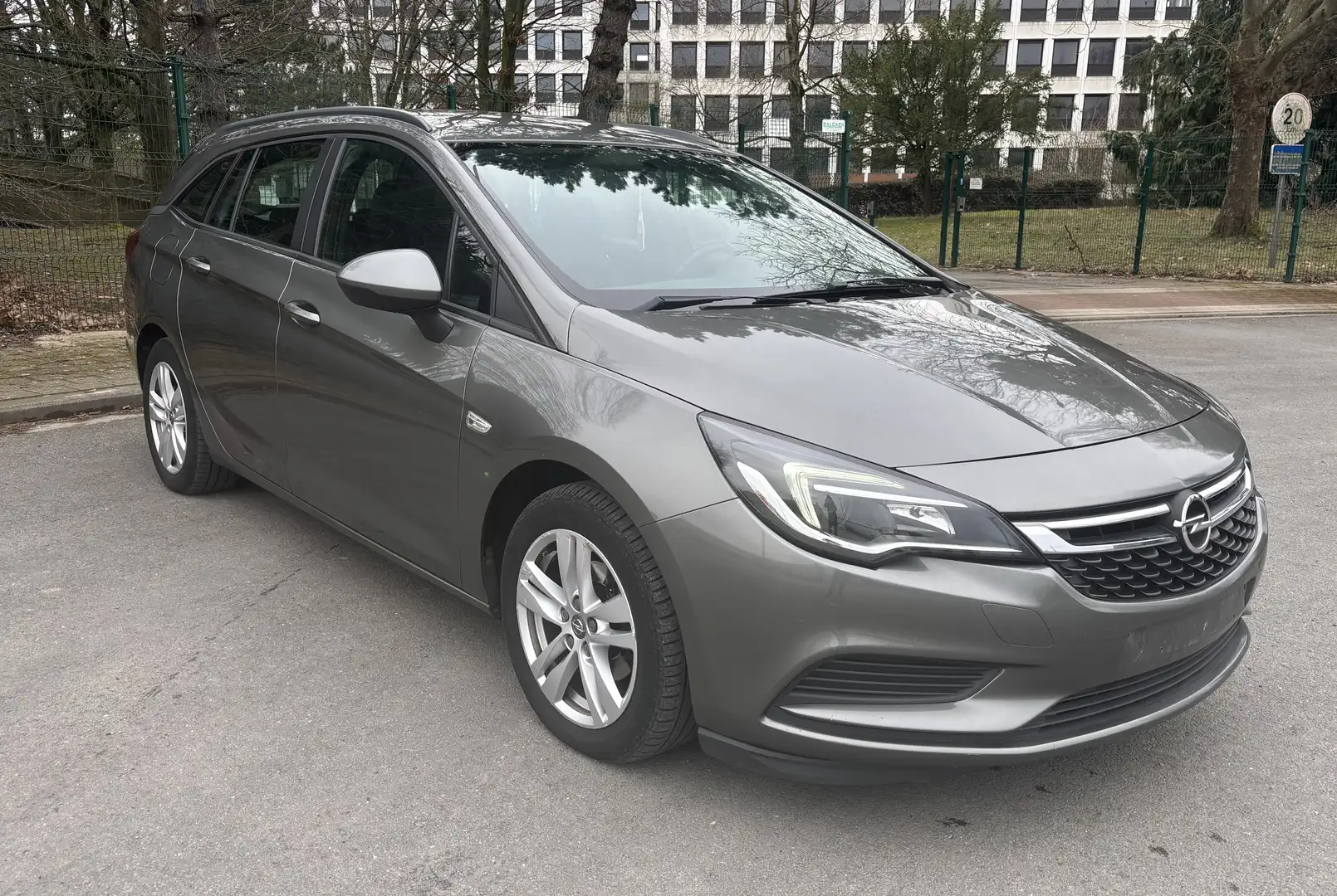 Opel Astra Astra Sports Tourer 1.6 CDTi ECOTEC D Edition Gris - 1