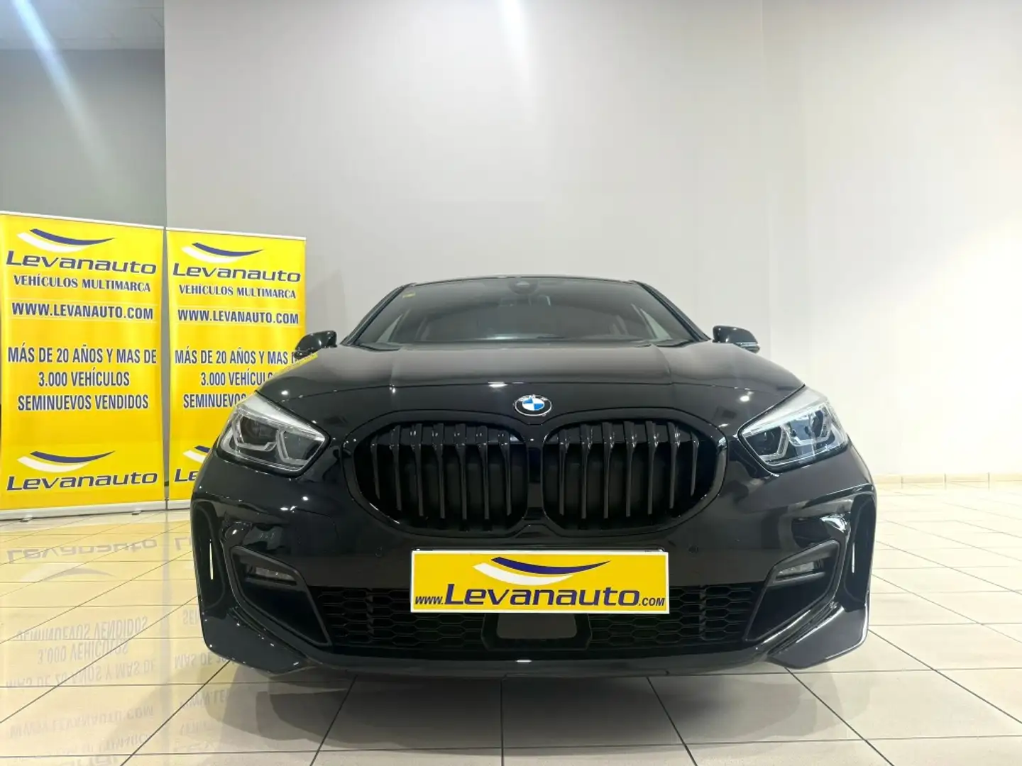 BMW 118 118d M Sport Schwarz - 2