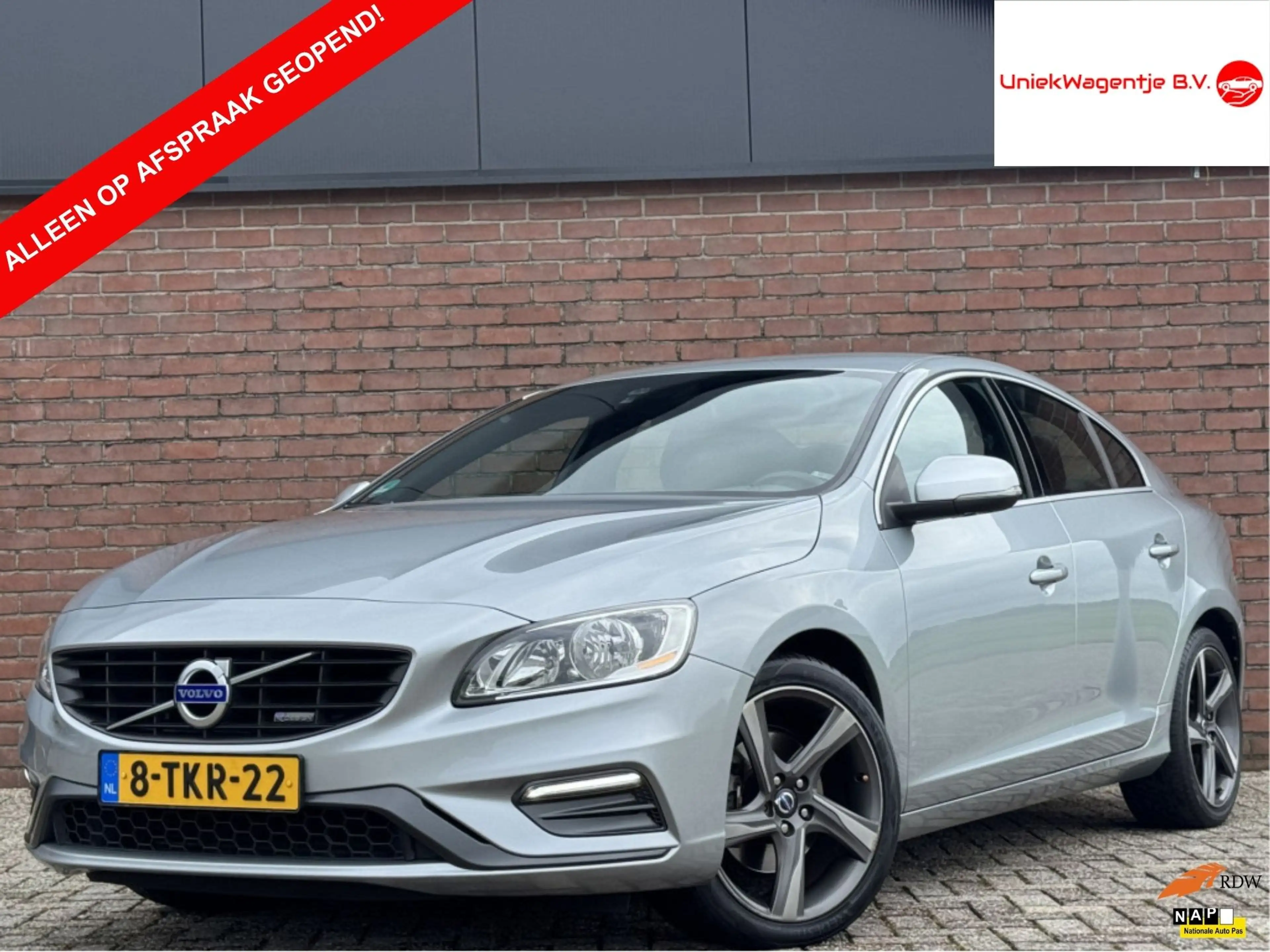 Volvo S60 1.6 T3 R-DESIGN | NL-AUTO! | DEALER OH! | NAVI!