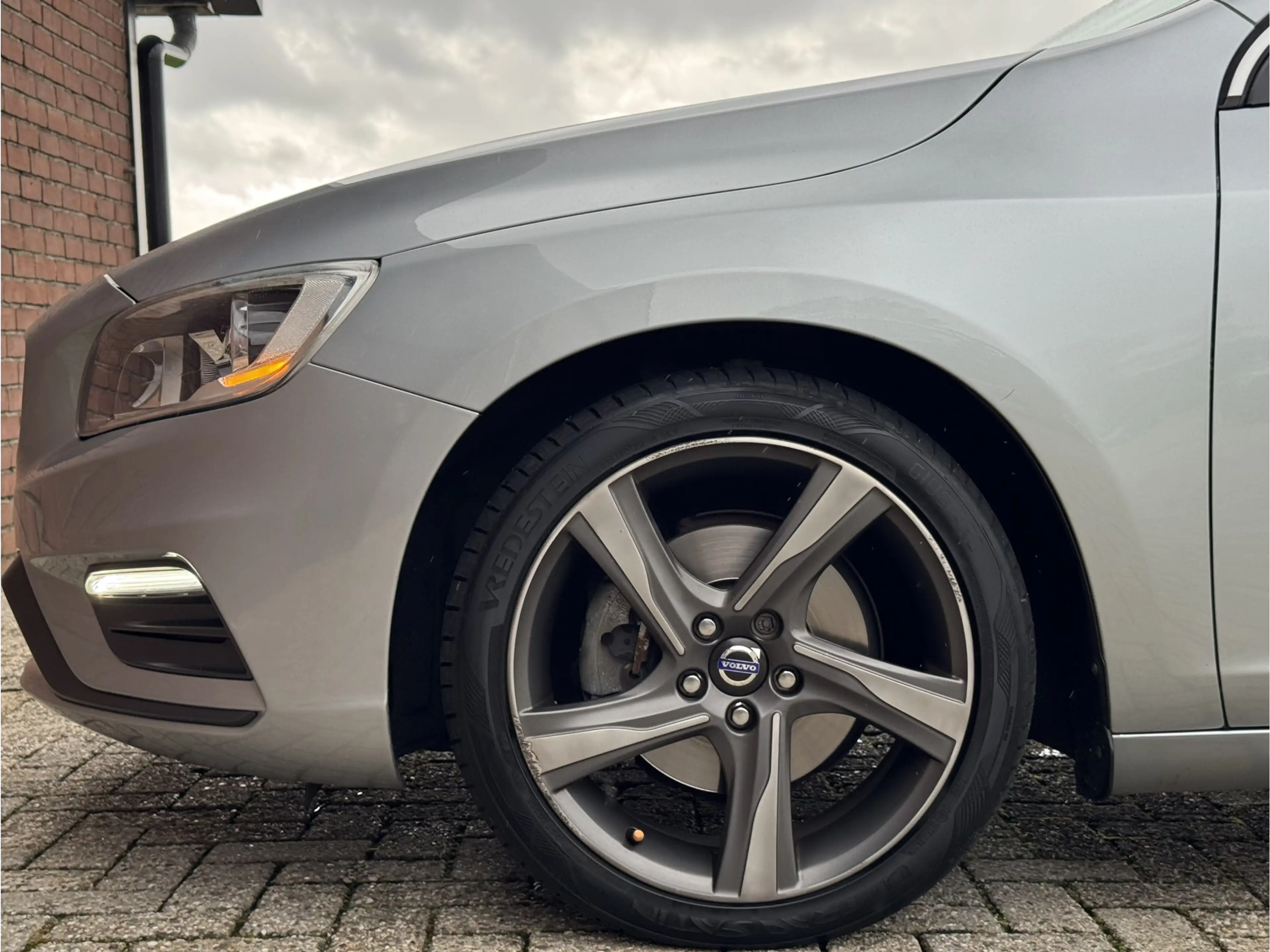 Volvo S60 1.6 T3 R-DESIGN | NL-AUTO! | DEALER OH! | NAVI! — photo 34