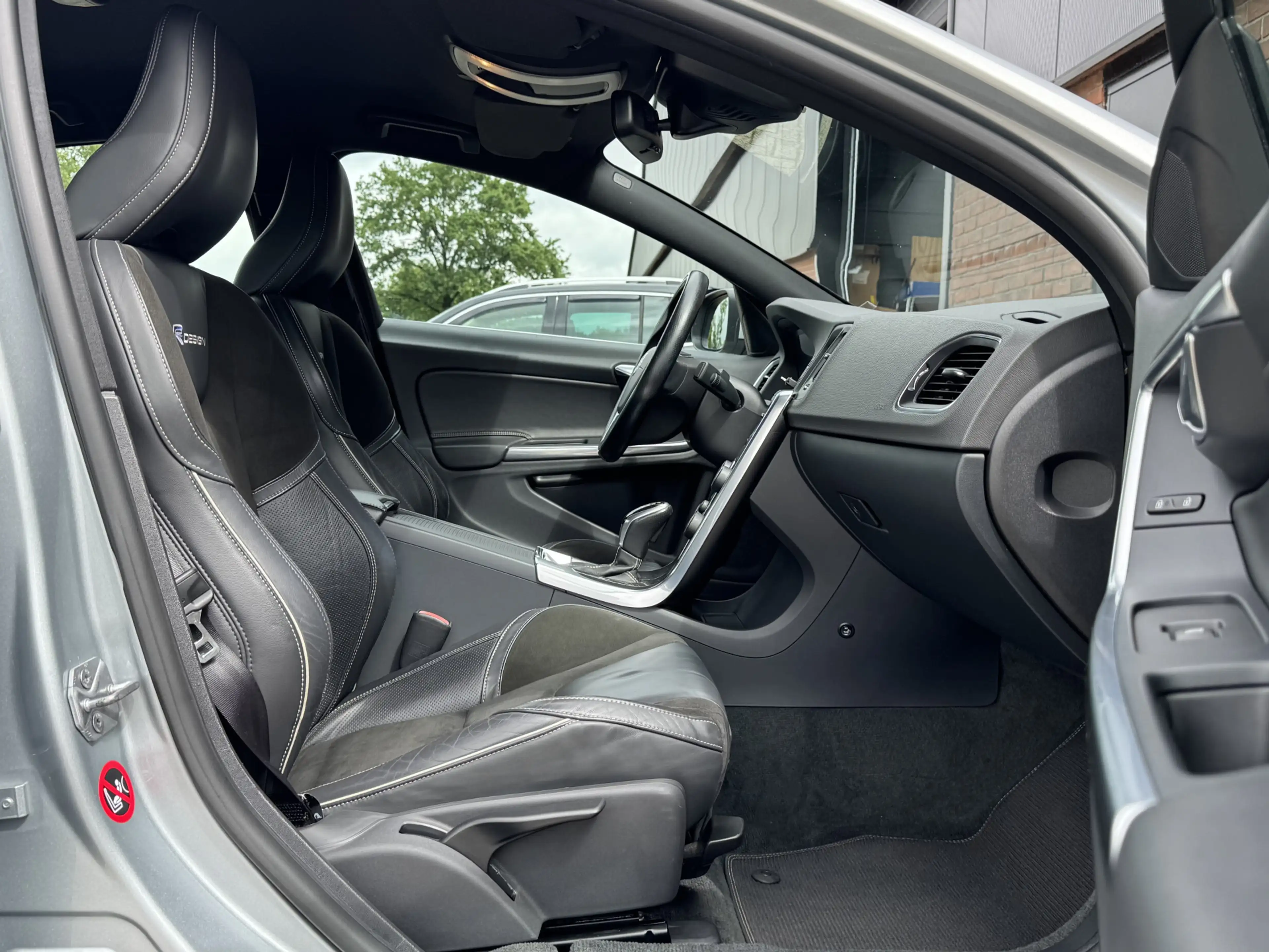 Volvo S60 1.6 T3 R-DESIGN | NL-AUTO! | DEALER OH! | NAVI! — photo 28