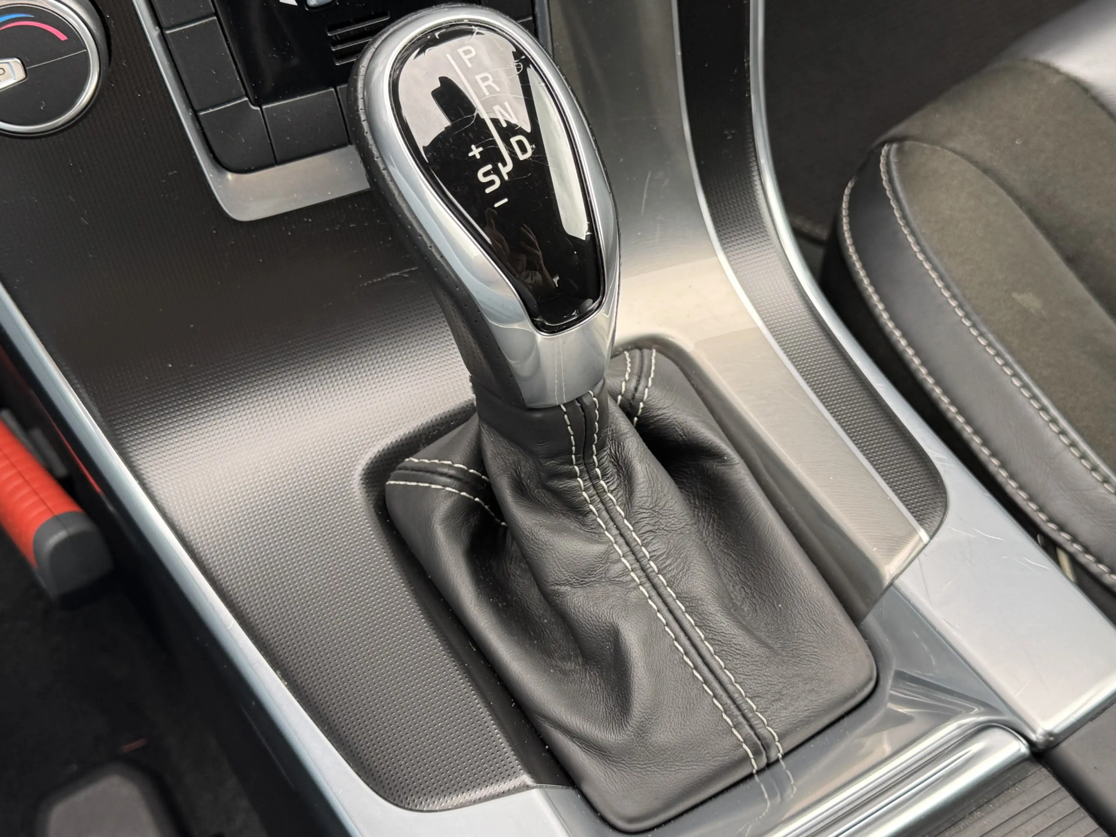 Volvo S60 1.6 T3 R-DESIGN | NL-AUTO! | DEALER OH! | NAVI! — photo 17
