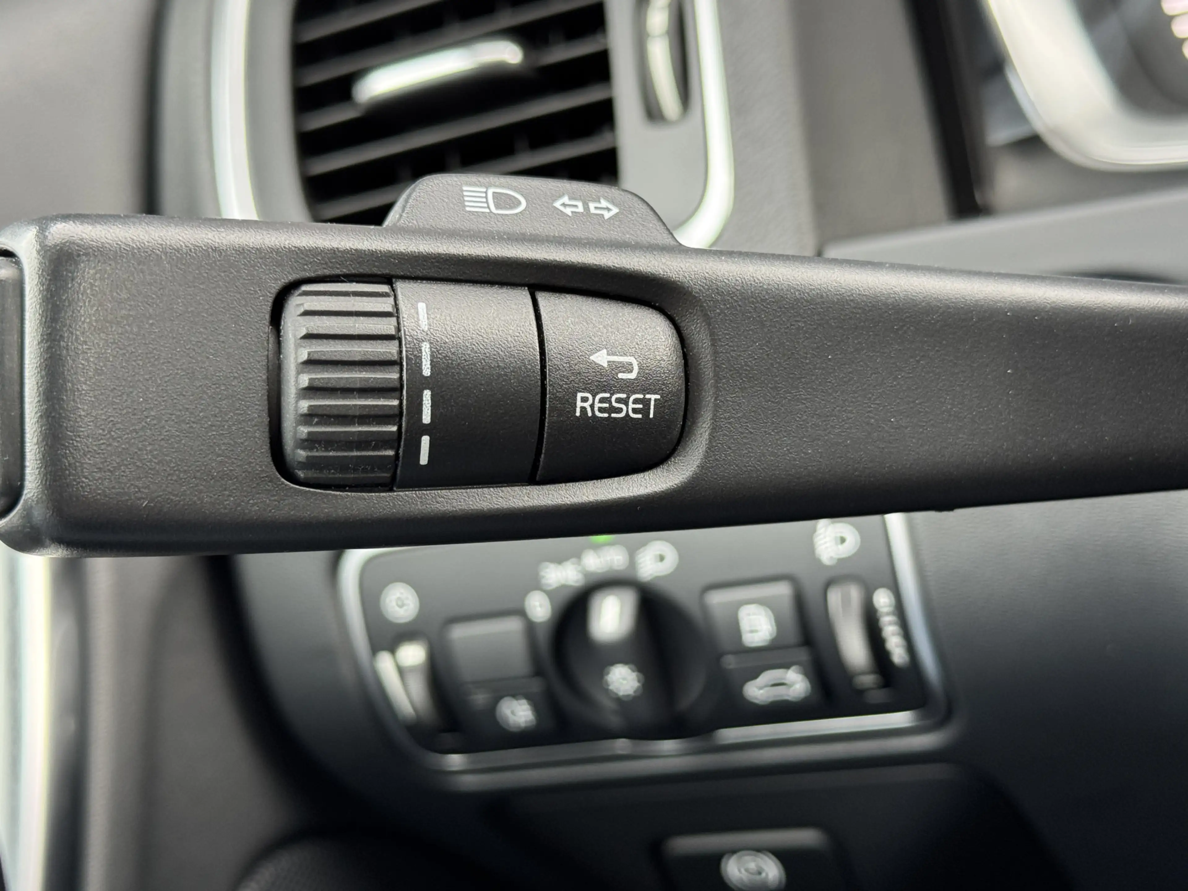 Volvo S60 1.6 T3 R-DESIGN | NL-AUTO! | DEALER OH! | NAVI! — photo 21
