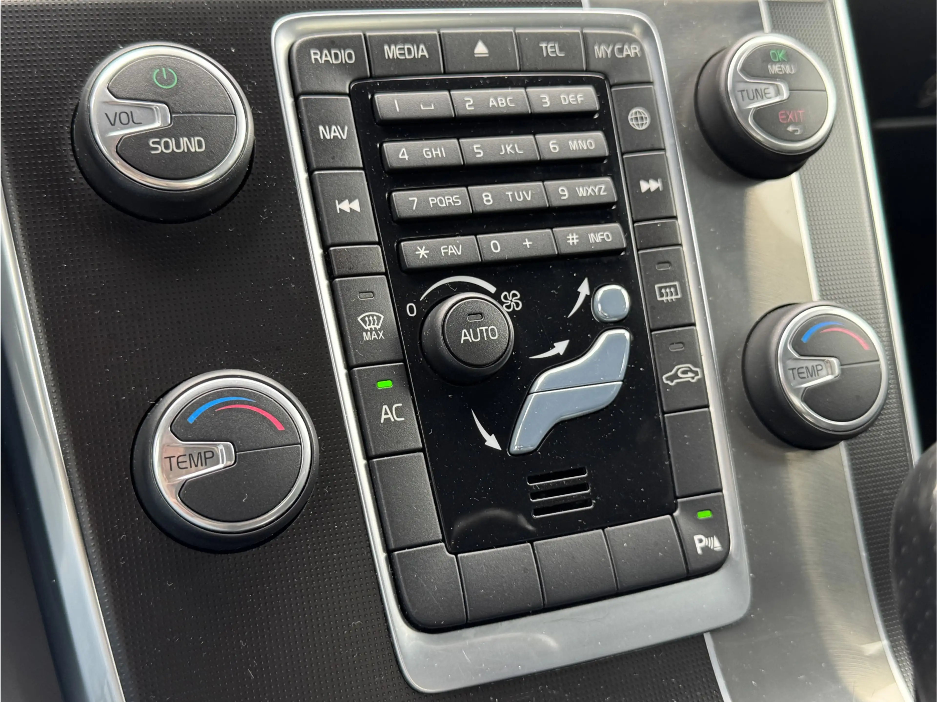 Volvo S60 1.6 T3 R-DESIGN | NL-AUTO! | DEALER OH! | NAVI! — photo 16