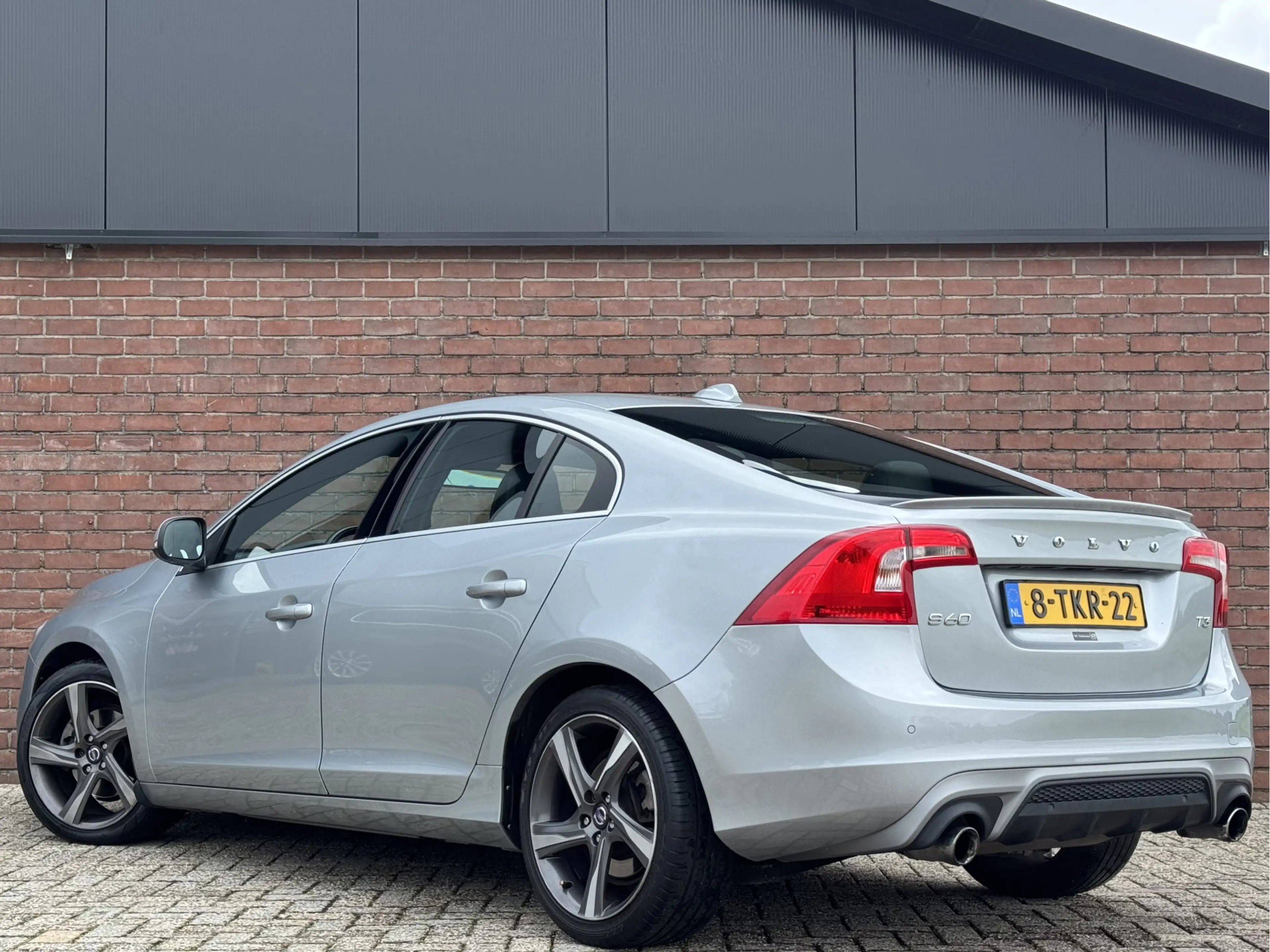 Volvo S60 1.6 T3 R-DESIGN | NL-AUTO! | DEALER OH! | NAVI! — photo 5