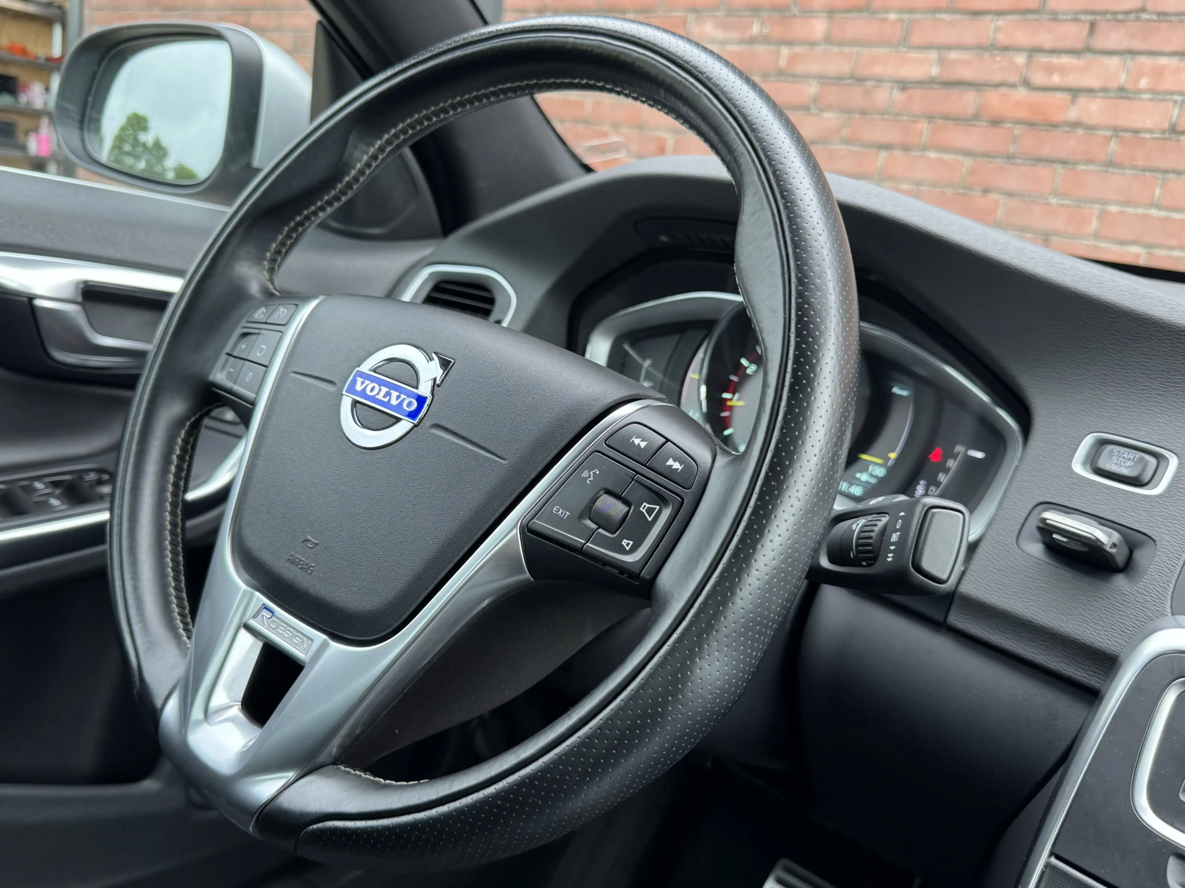 Volvo S60 1.6 T3 R-DESIGN | NL-AUTO! | DEALER OH! | NAVI! — photo 13