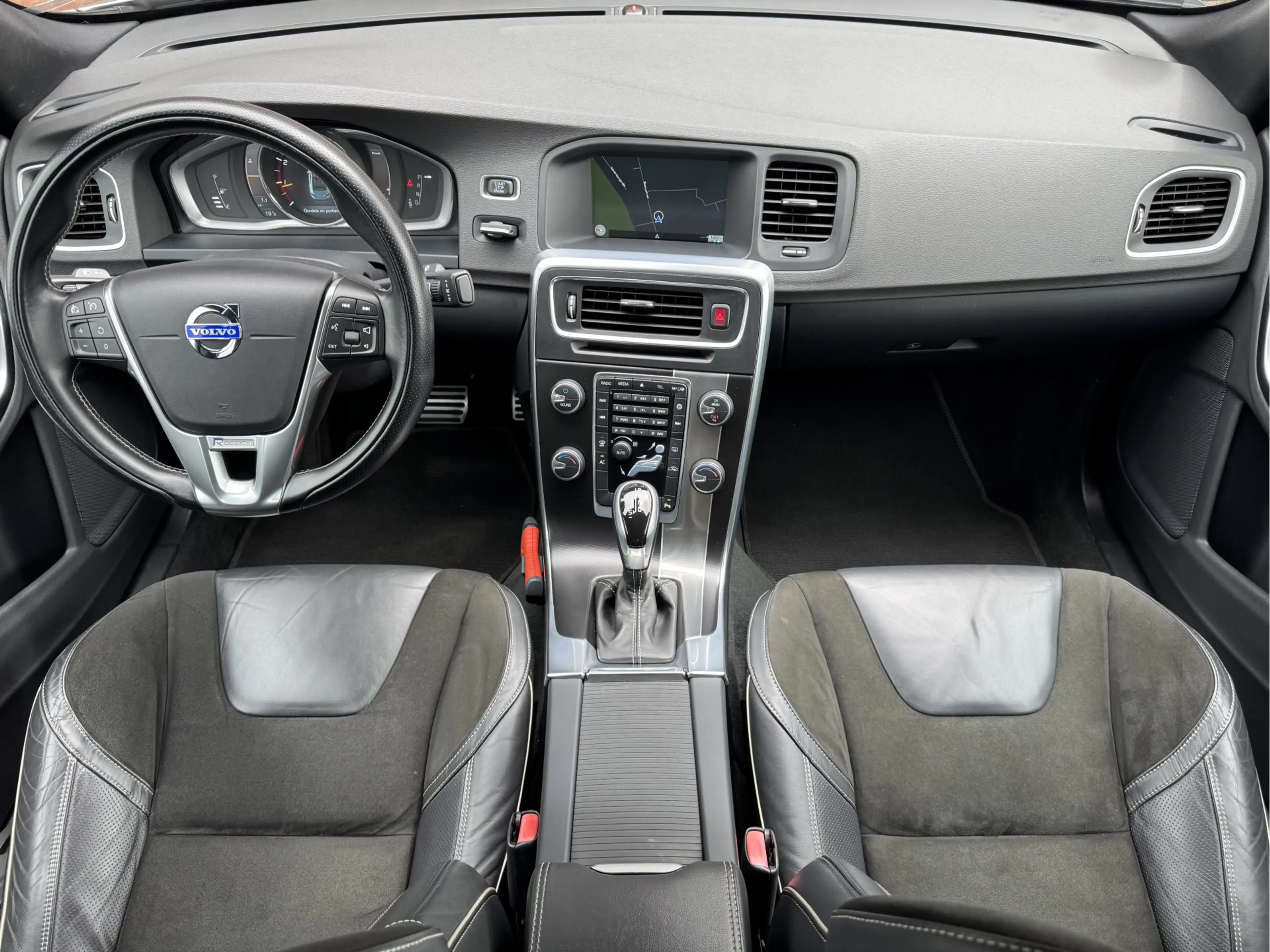 Volvo S60 1.6 T3 R-DESIGN | NL-AUTO! | DEALER OH! | NAVI! — photo 10