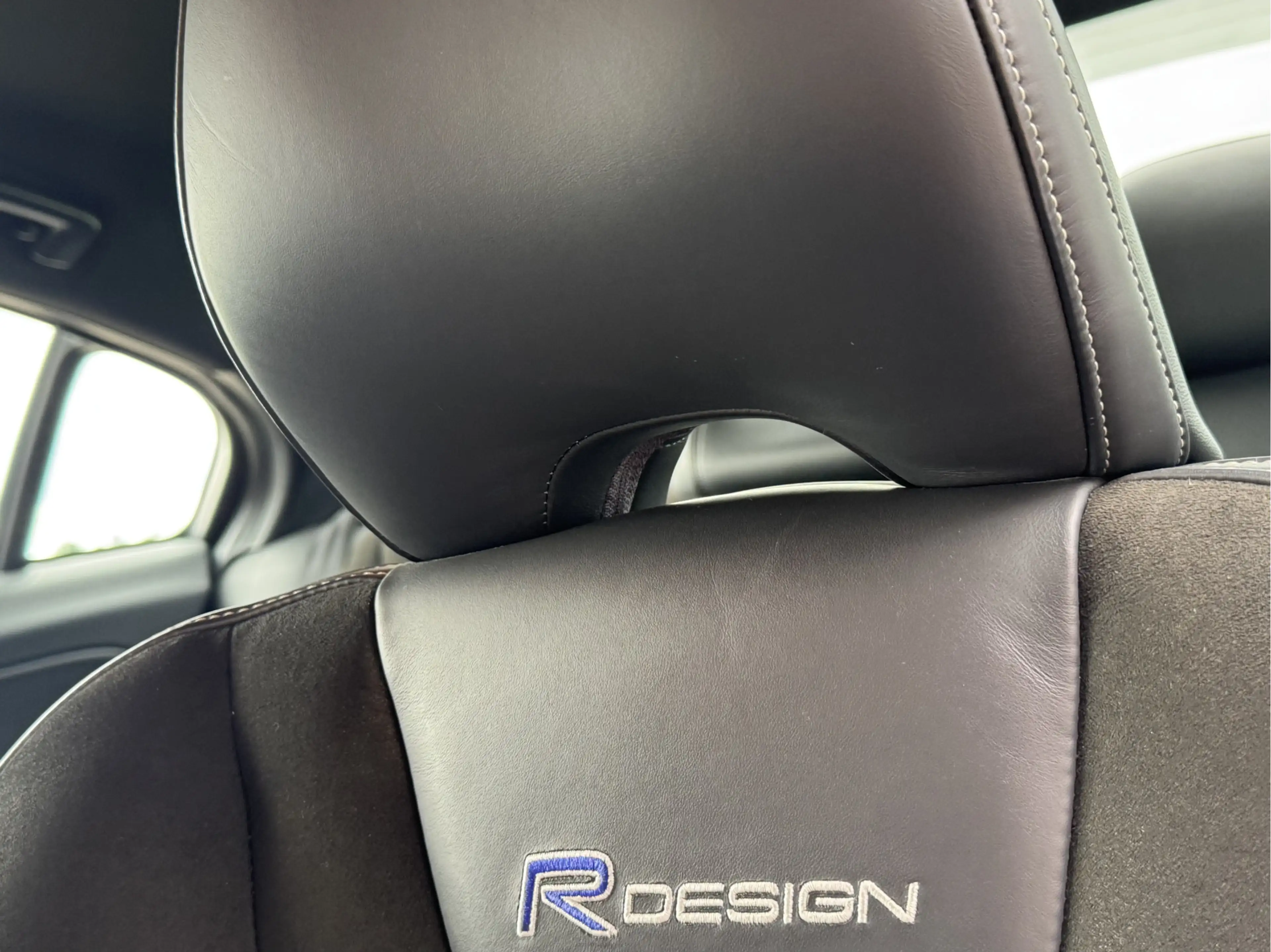 Volvo S60 1.6 T3 R-DESIGN | NL-AUTO! | DEALER OH! | NAVI! — photo 26