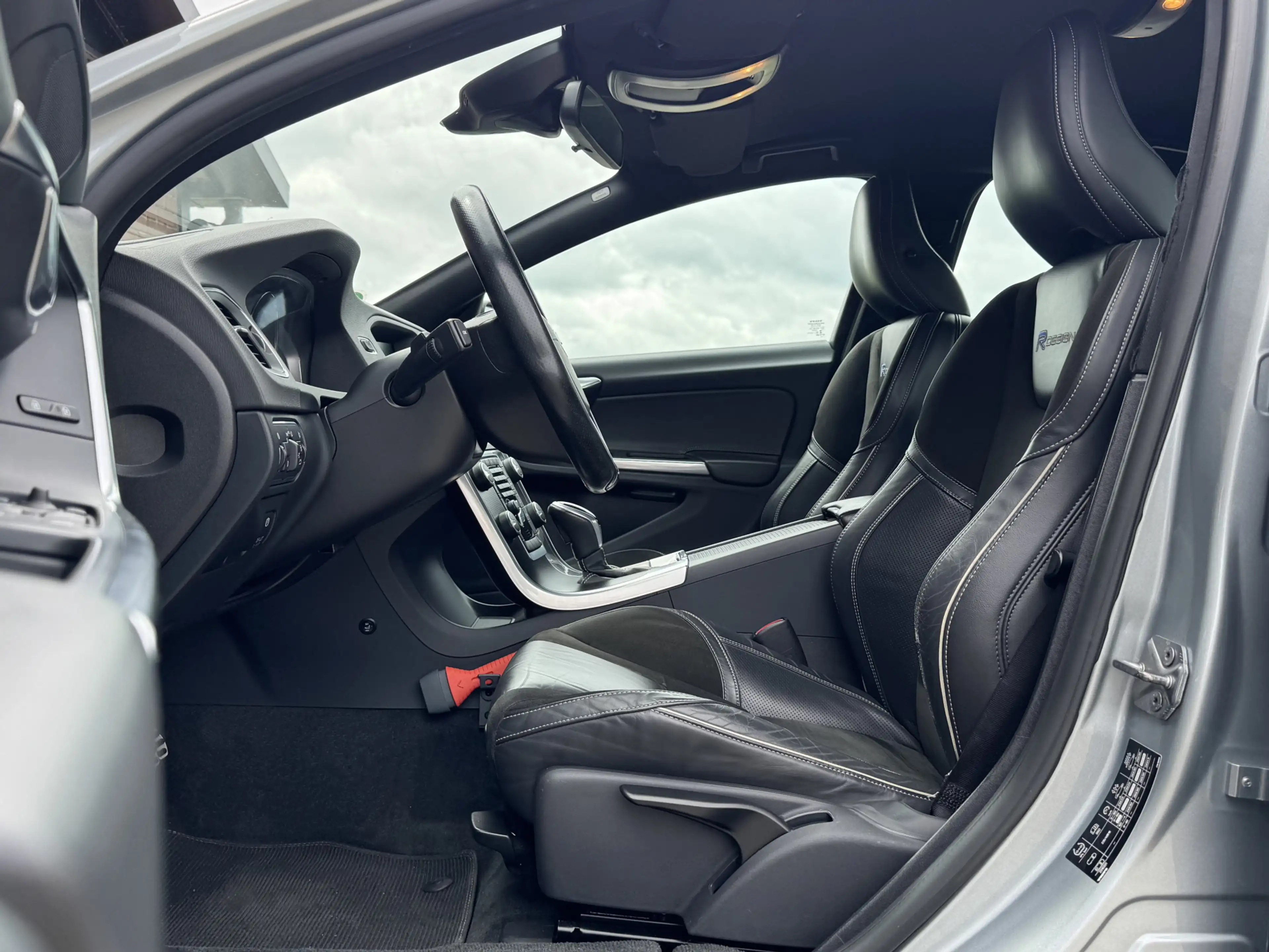 Volvo S60 1.6 T3 R-DESIGN | NL-AUTO! | DEALER OH! | NAVI! — photo 25