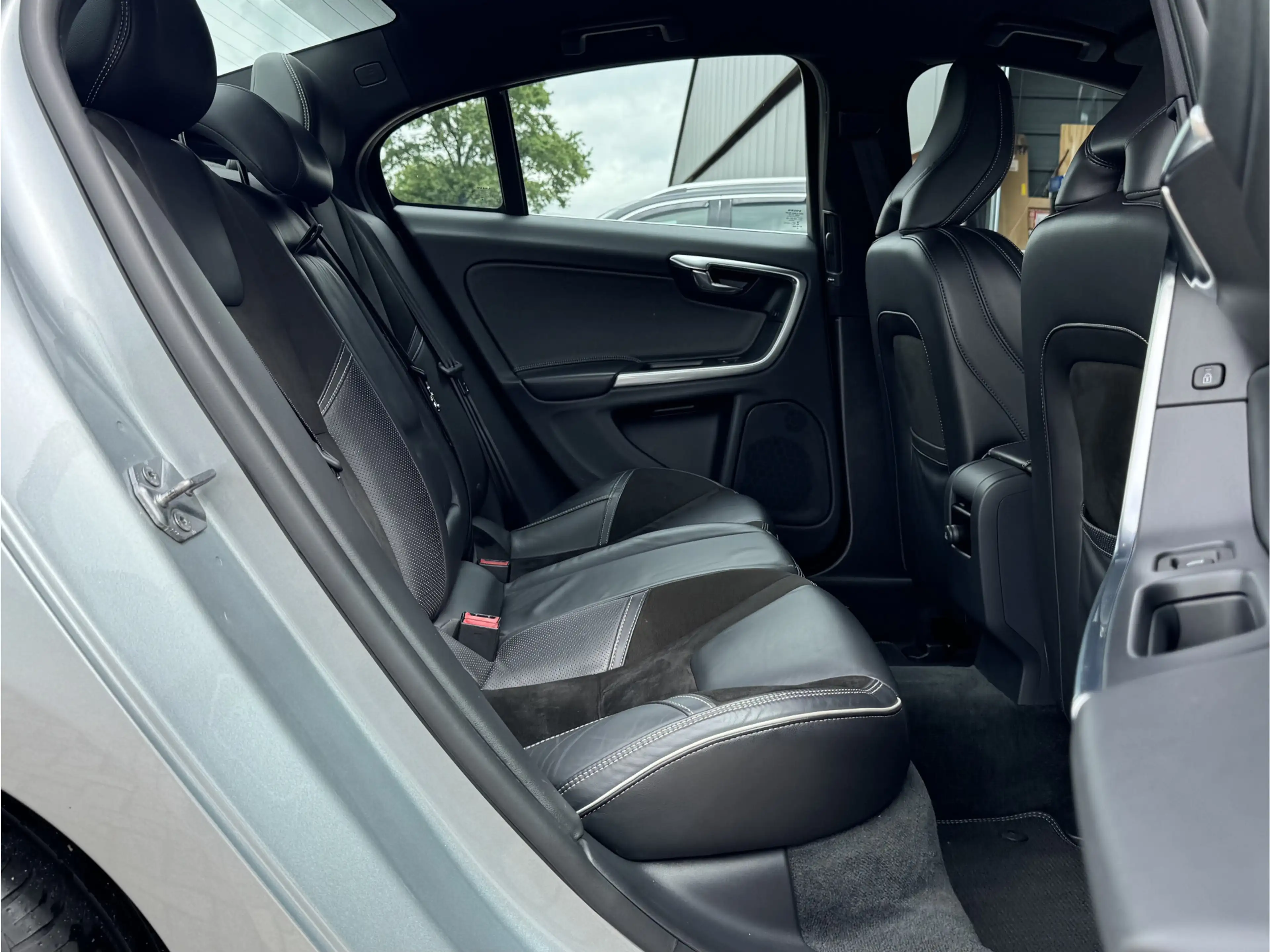 Volvo S60 1.6 T3 R-DESIGN | NL-AUTO! | DEALER OH! | NAVI! — photo 29