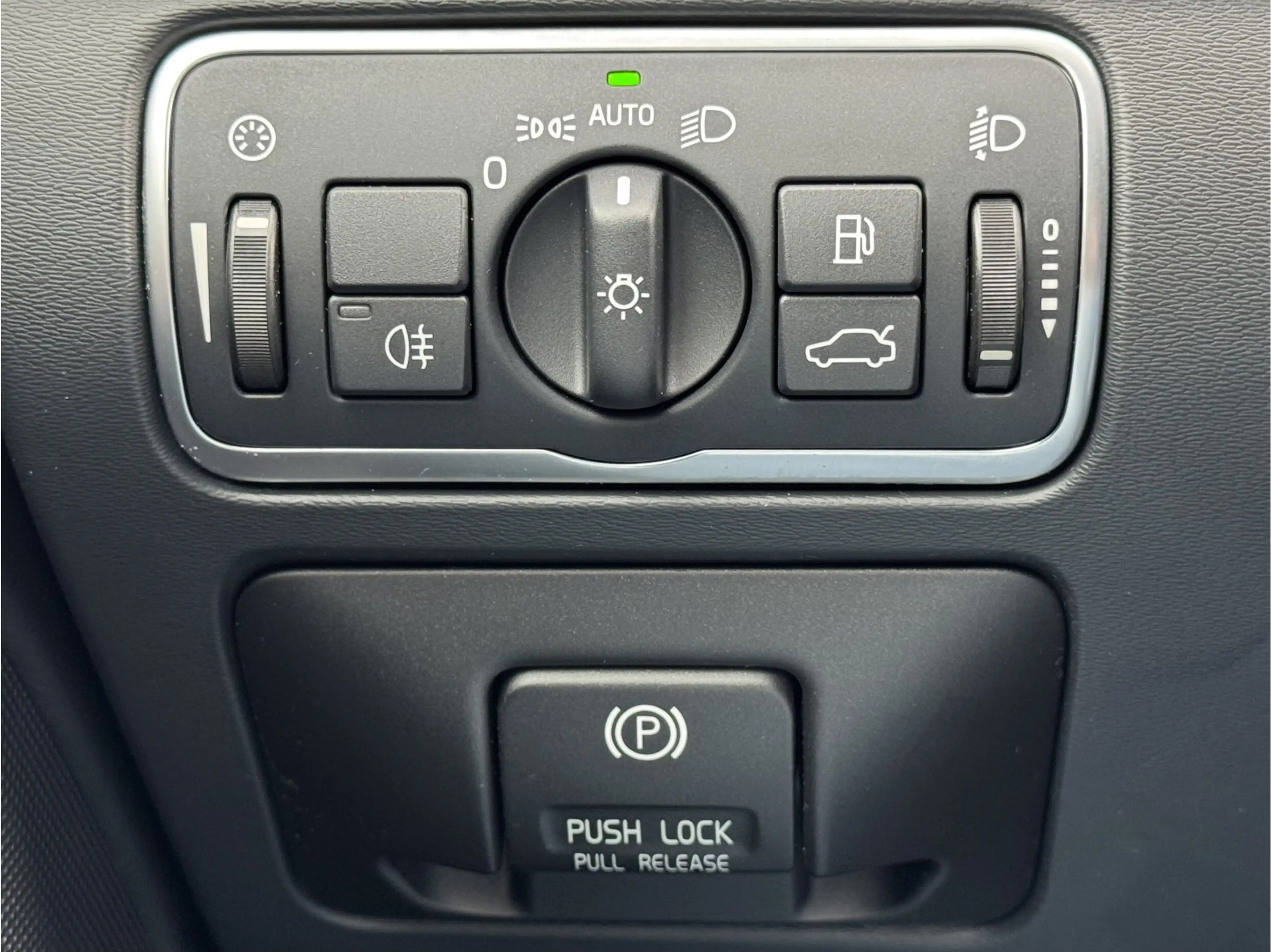 Volvo S60 1.6 T3 R-DESIGN | NL-AUTO! | DEALER OH! | NAVI! — photo 24