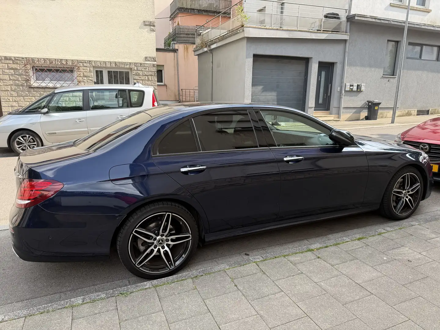 Mercedes-Benz E 220 d 4Matic 9G-TRONIC AMG Line - 2