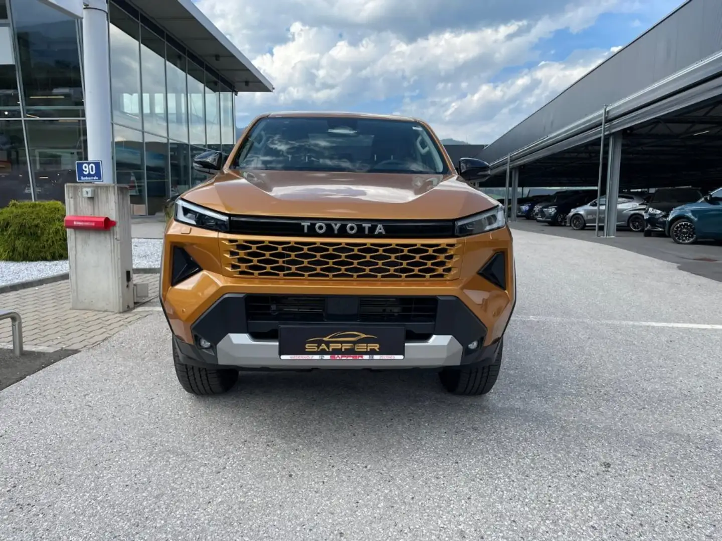 Toyota Hilux Double Cab Executive  2,8L Diesel Mild Hybri Gelb - 2